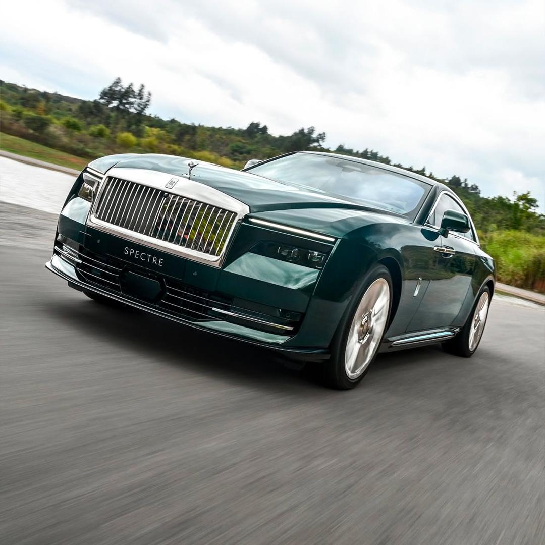 Dark green Rolls-Royce Spectre on the road